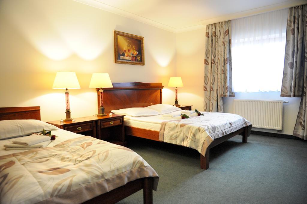 Hotel Czardasz Koziegłowy Oda fotoğraf