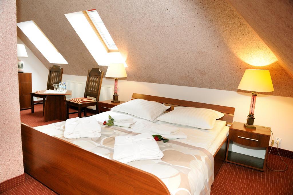 Hotel Czardasz Koziegłowy Oda fotoğraf