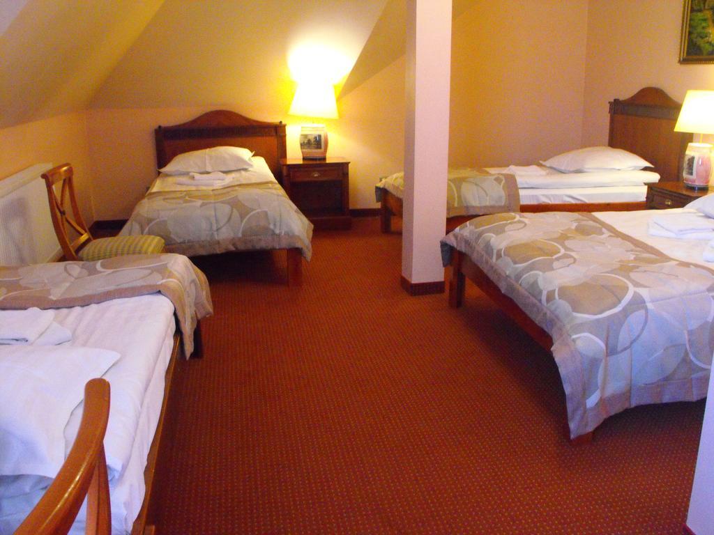 Hotel Czardasz Koziegłowy Oda fotoğraf